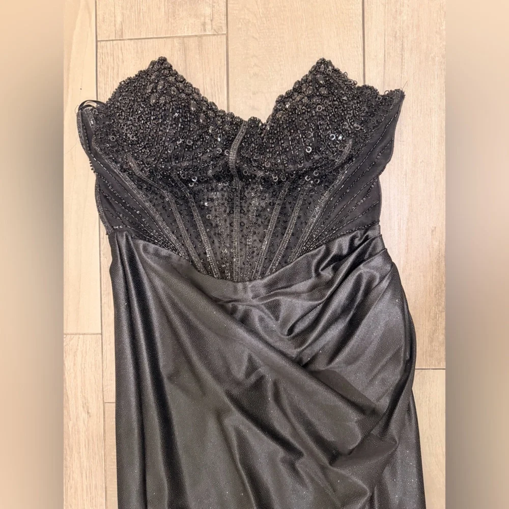 ✨Ladivine Elegant Black Strapless Prom Dress✨Formal Dress‼️WORN ONCE‼️ - Picture 2 of 7